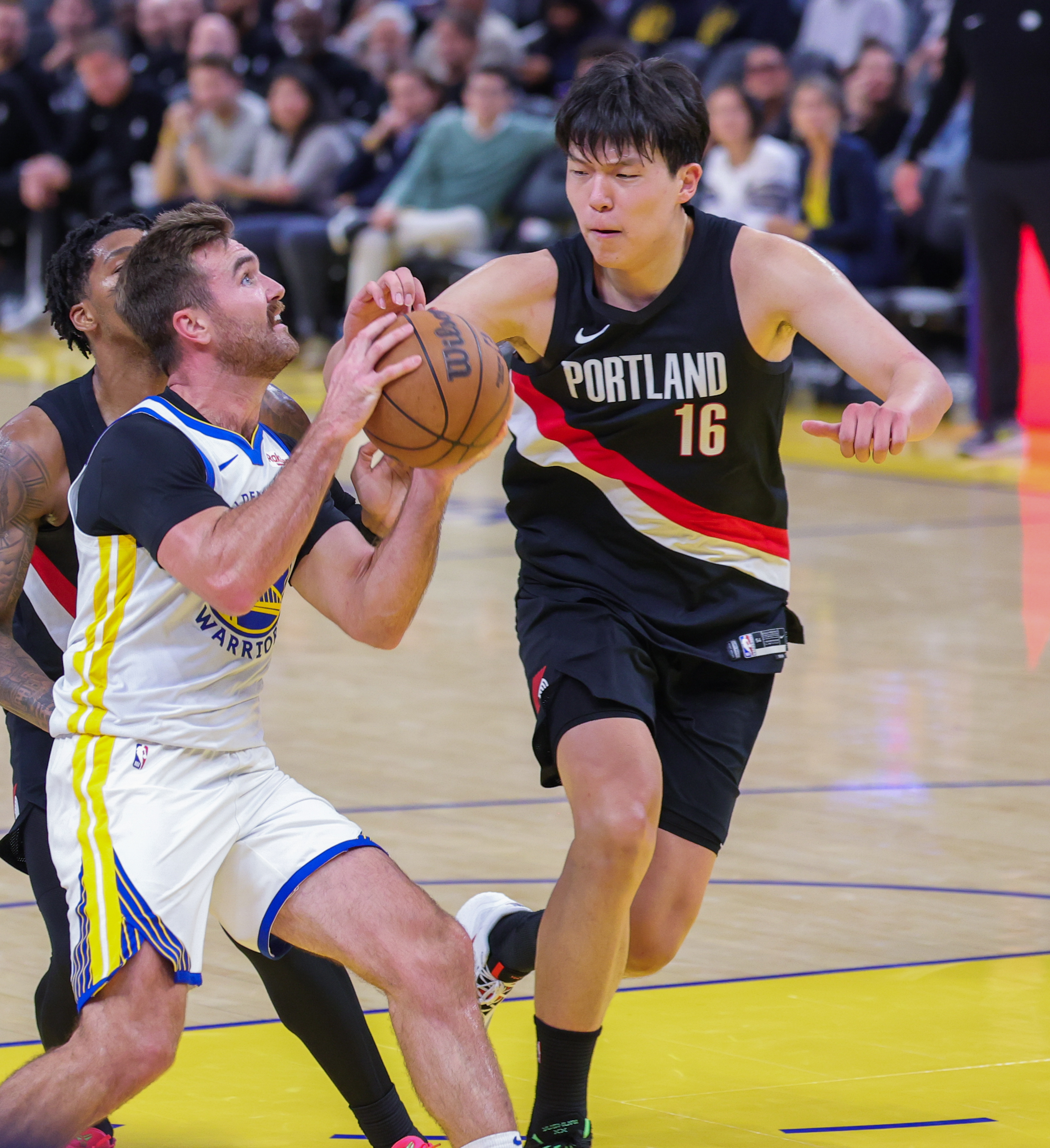 金年会安卓版-转会期金州勇士防线松动：NBA总决赛节点到来，气氛紧张，团队化学反应显著的简单介绍