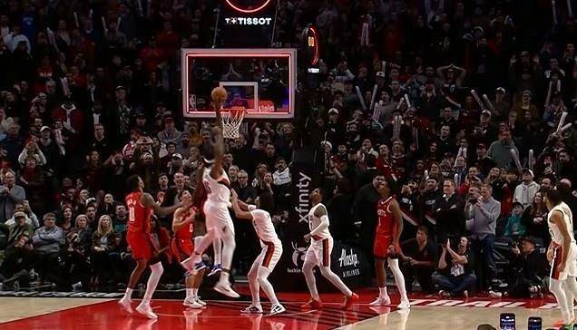 金年会安卓版-关于关键时刻波特兰开拓者造点机会——荷甲节点到来，更衣室稳定，更衣室氛围转暖的信息